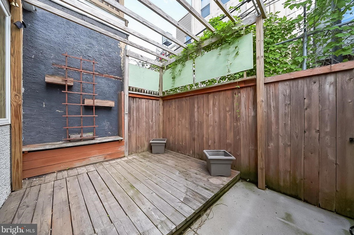 1159 19th St, Philadelphia PA  19146-2936 exterior