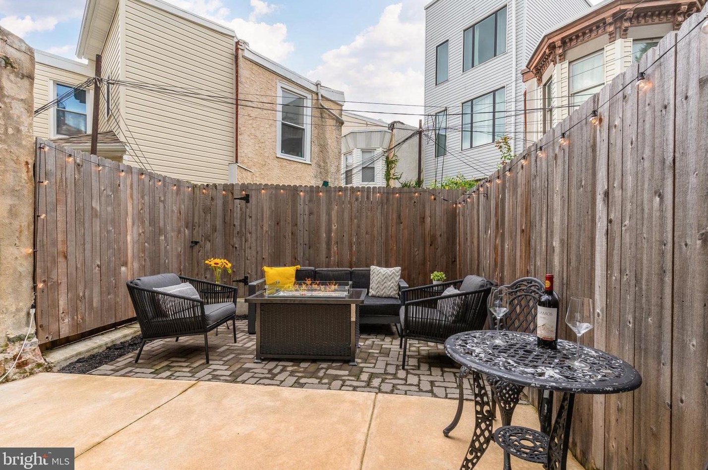 724 Shirley St, Philadelphia PA 19130-2826 exterior