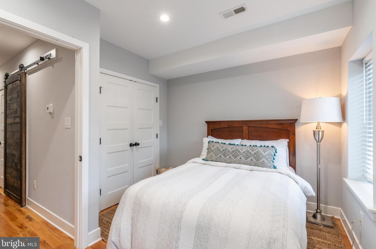 724 Shirley St, Philadelphia PA 19130-2826 exterior