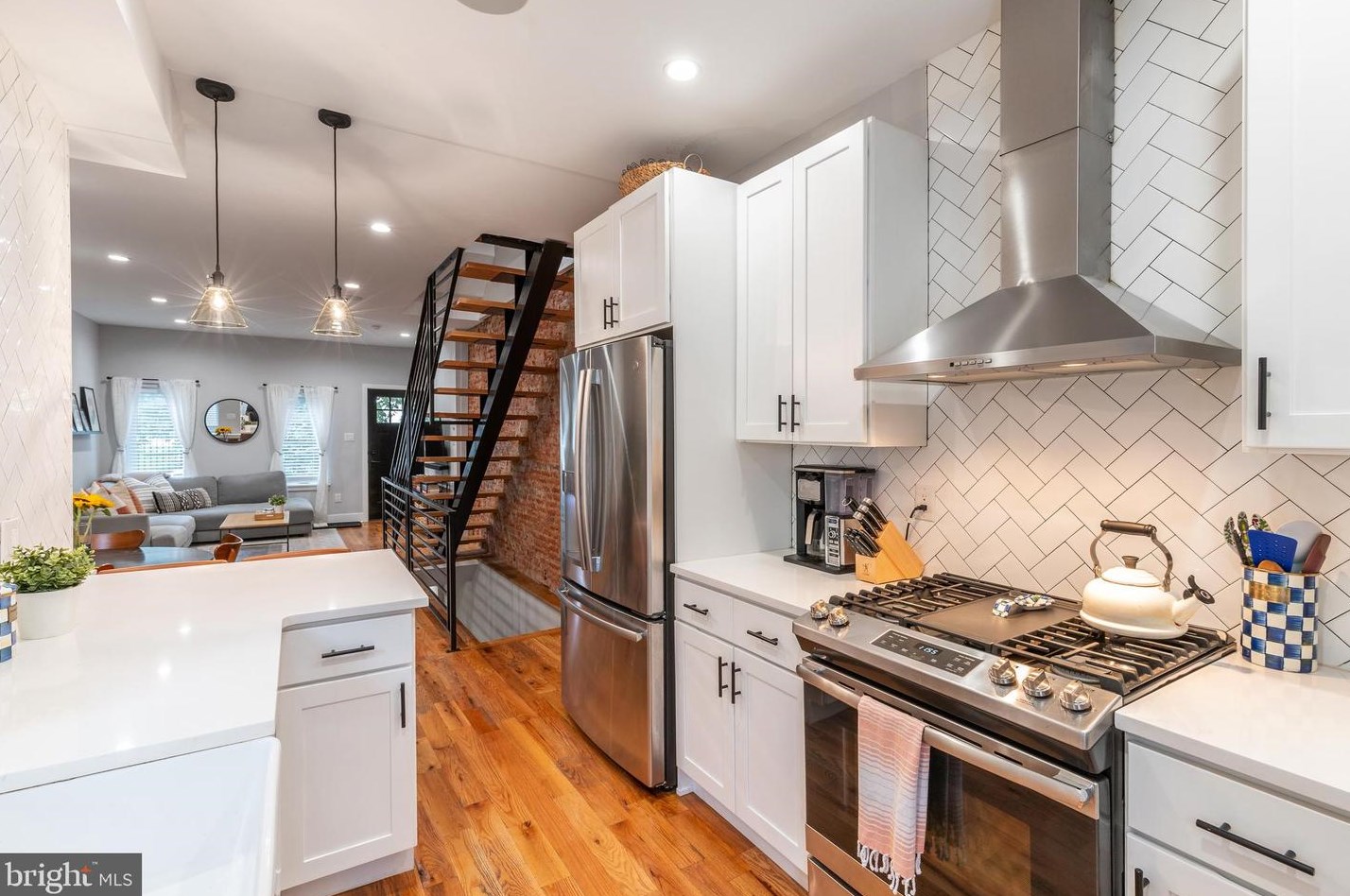 724 Shirley St, Philadelphia PA 19130-2826 exterior