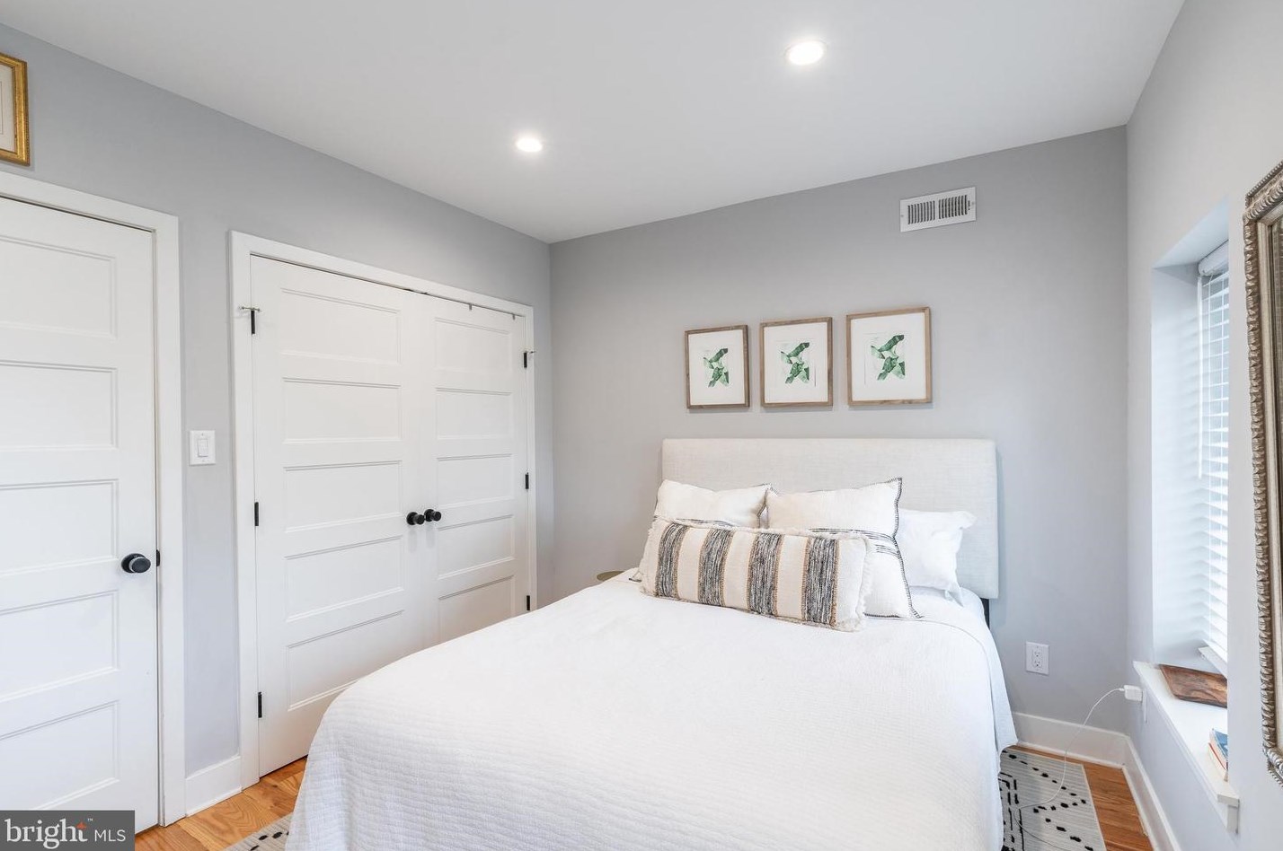 724 Shirley St, Philadelphia PA 19130-2826 exterior