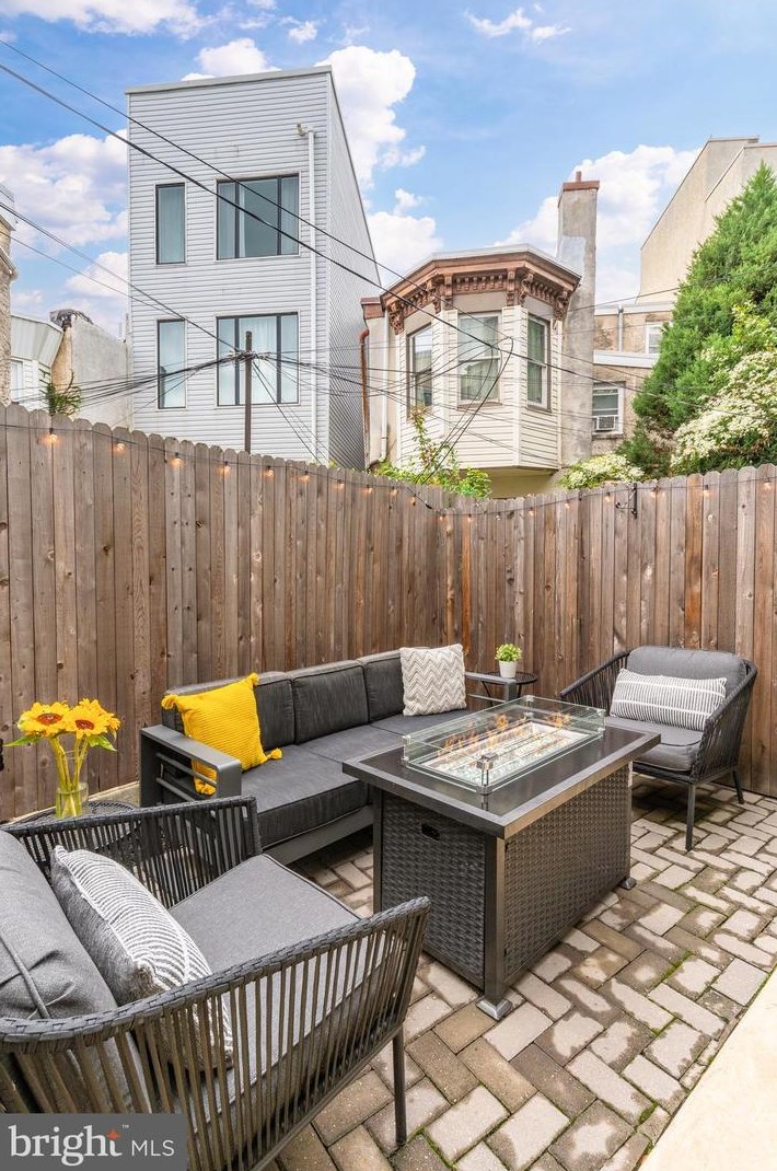 724 Shirley St, Philadelphia PA 19130-2826 exterior