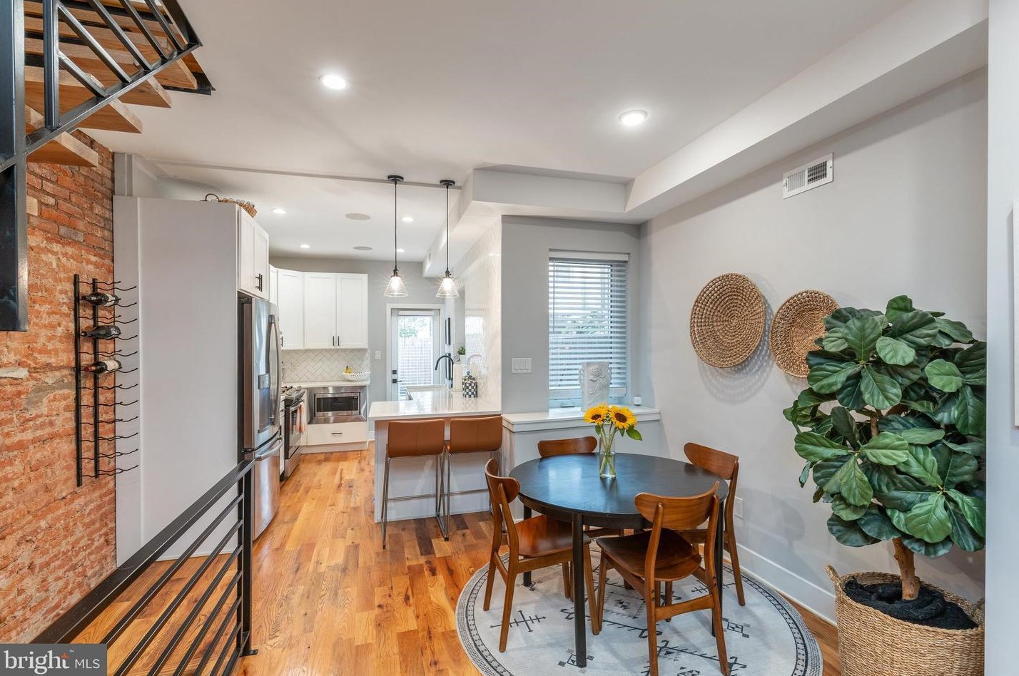 724 Shirley St, Philadelphia PA 19130-2826 exterior