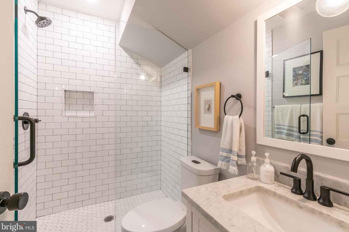 724 Shirley St, Philadelphia PA 19130-2826 exterior