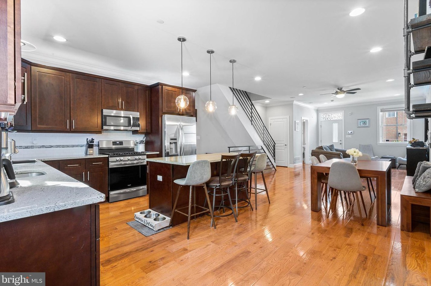 1315 Hewson St, Philadelphia, PA 19125-2818