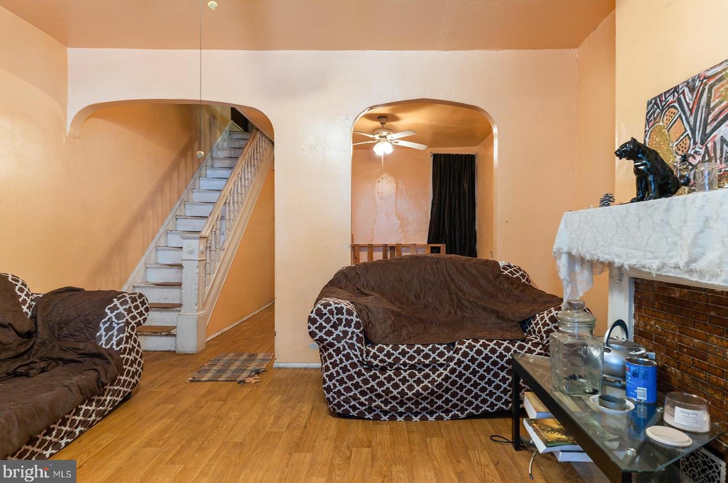 904 Fallon St, Philadelphia, PA 19131-5121