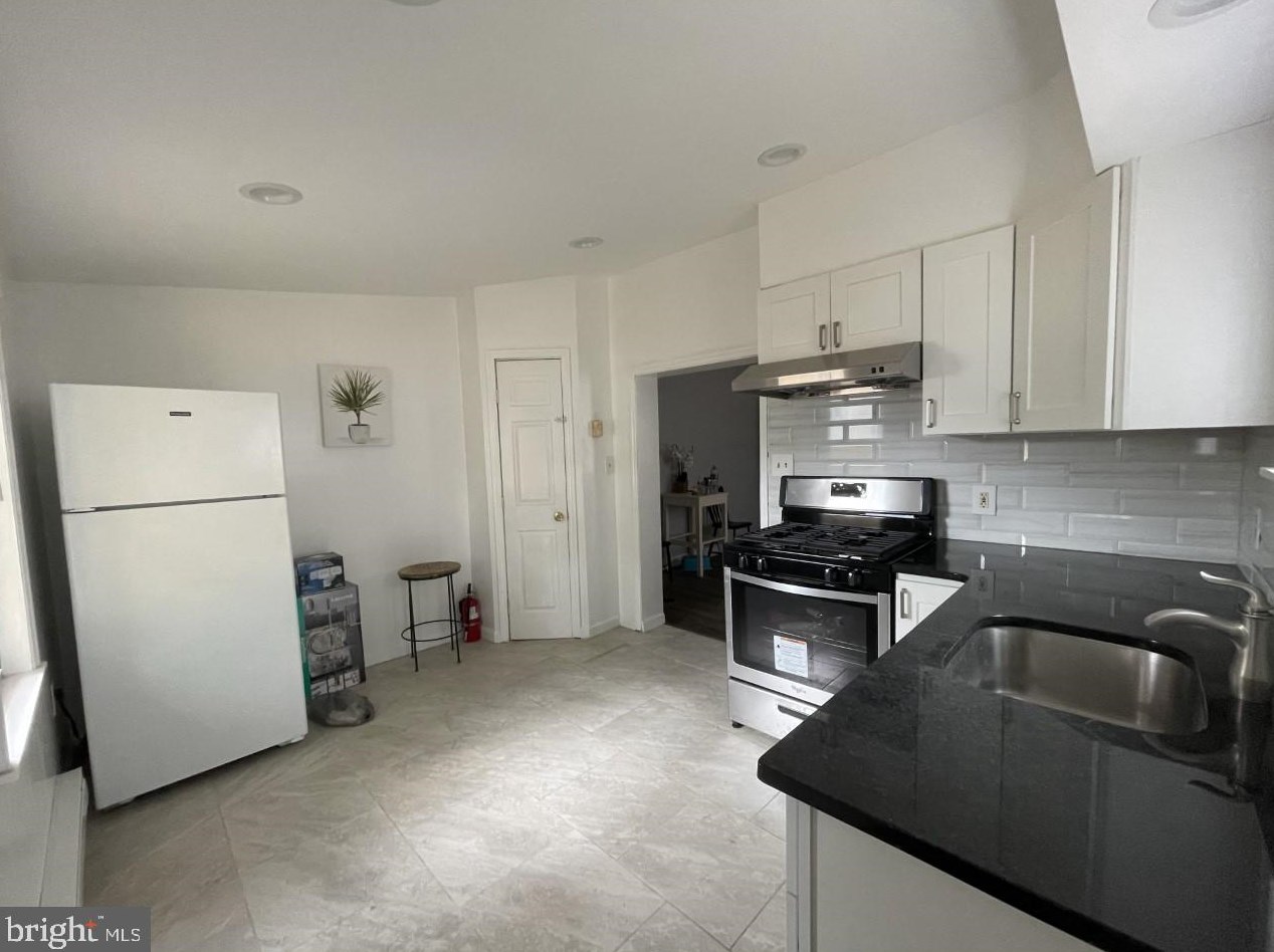 2818 Venango St, Philadelphia PA  19134-6109 exterior