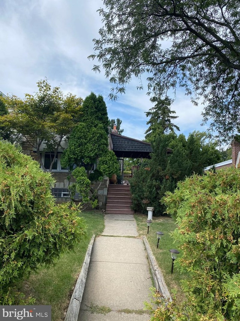 8828 Bradford St, Philadelphia, PA 19115-5002