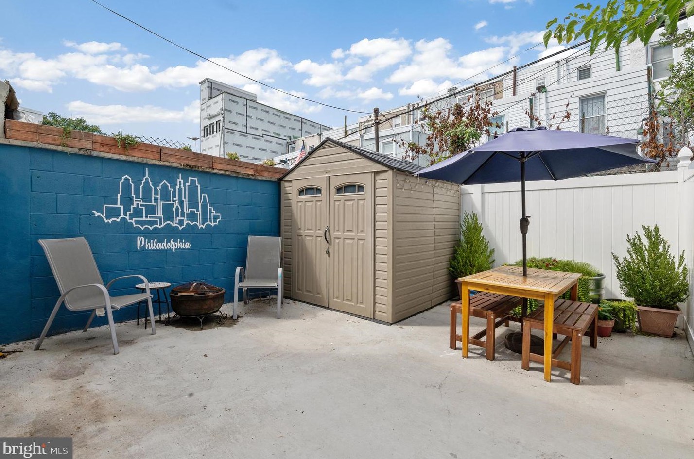 2572 Kern St, Philadelphia PA 19125-1711 exterior