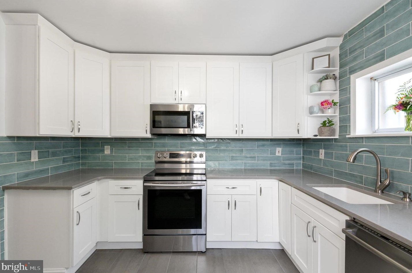 2572 Kern St, Philadelphia PA 19125-1711 exterior