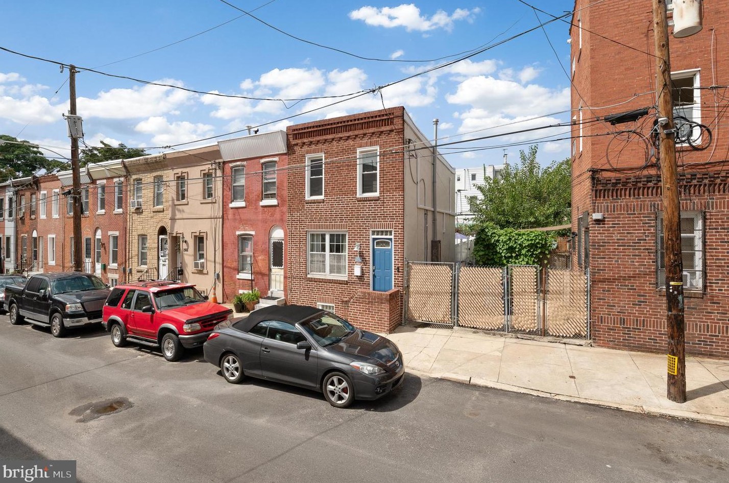 2572 Kern St, Philadelphia PA 19125-1711 exterior