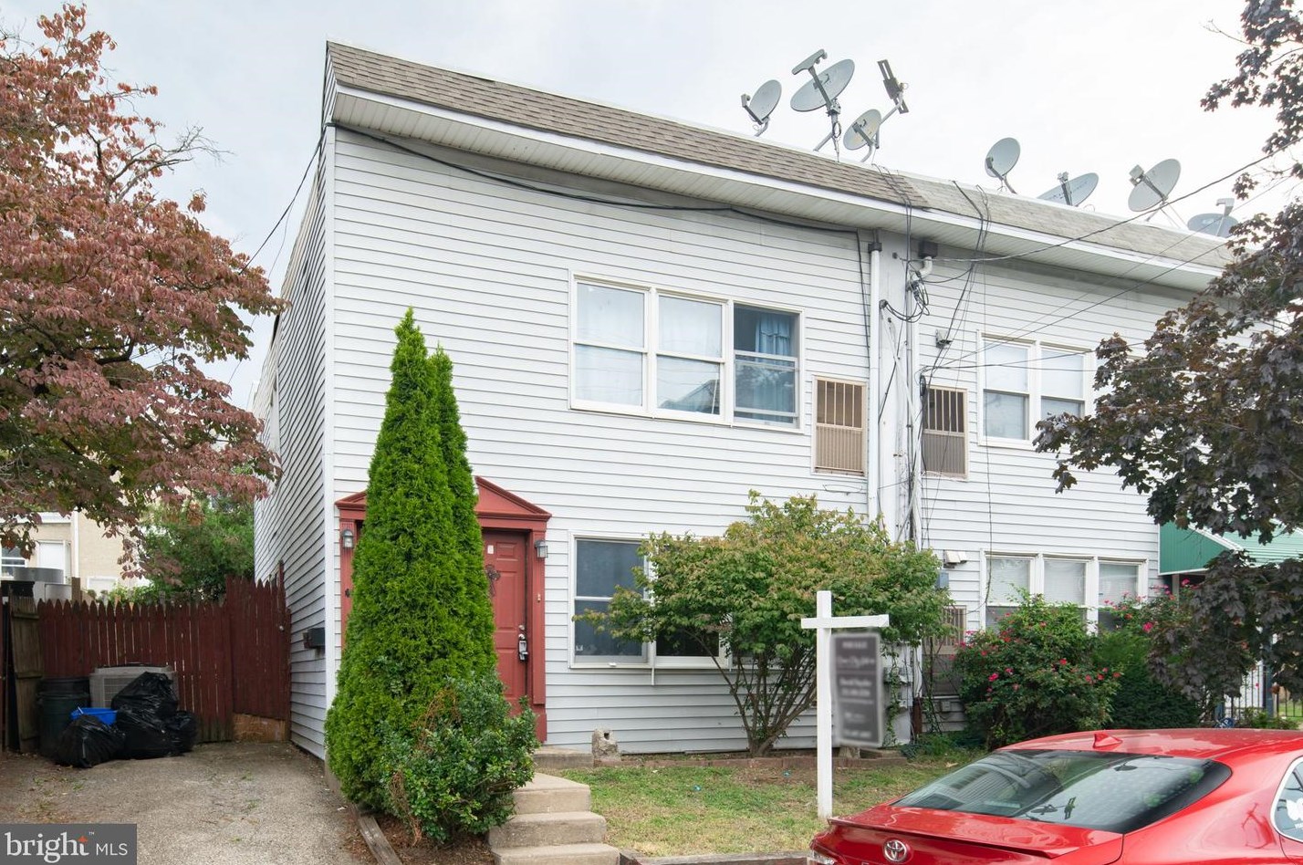 522 Green Ln, Philadelphia, PA 19128-2619