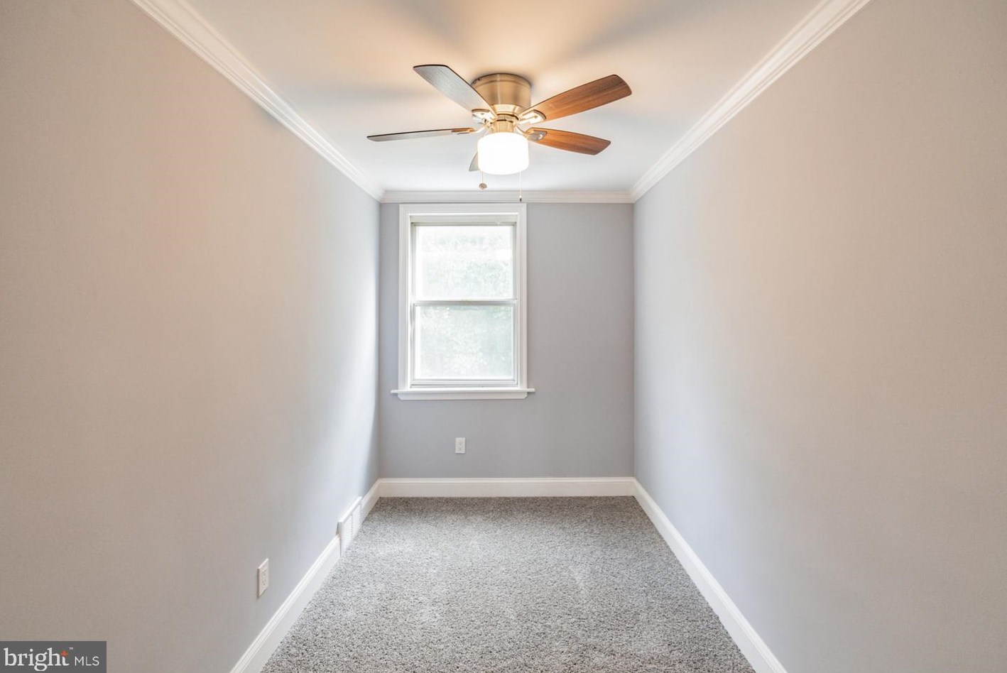 1453 End Dr, Philadelphia PA  19151-2232 exterior