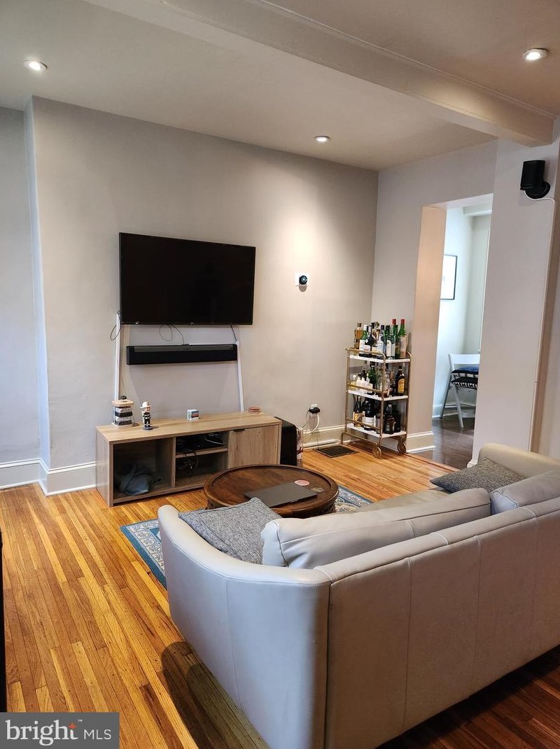1640 Waverly St, Philadelphia, PA 19146