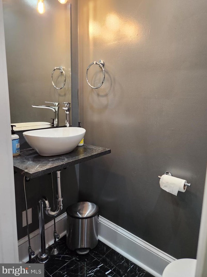 1640 Waverly St, Philadelphia PA  19146-1509 exterior