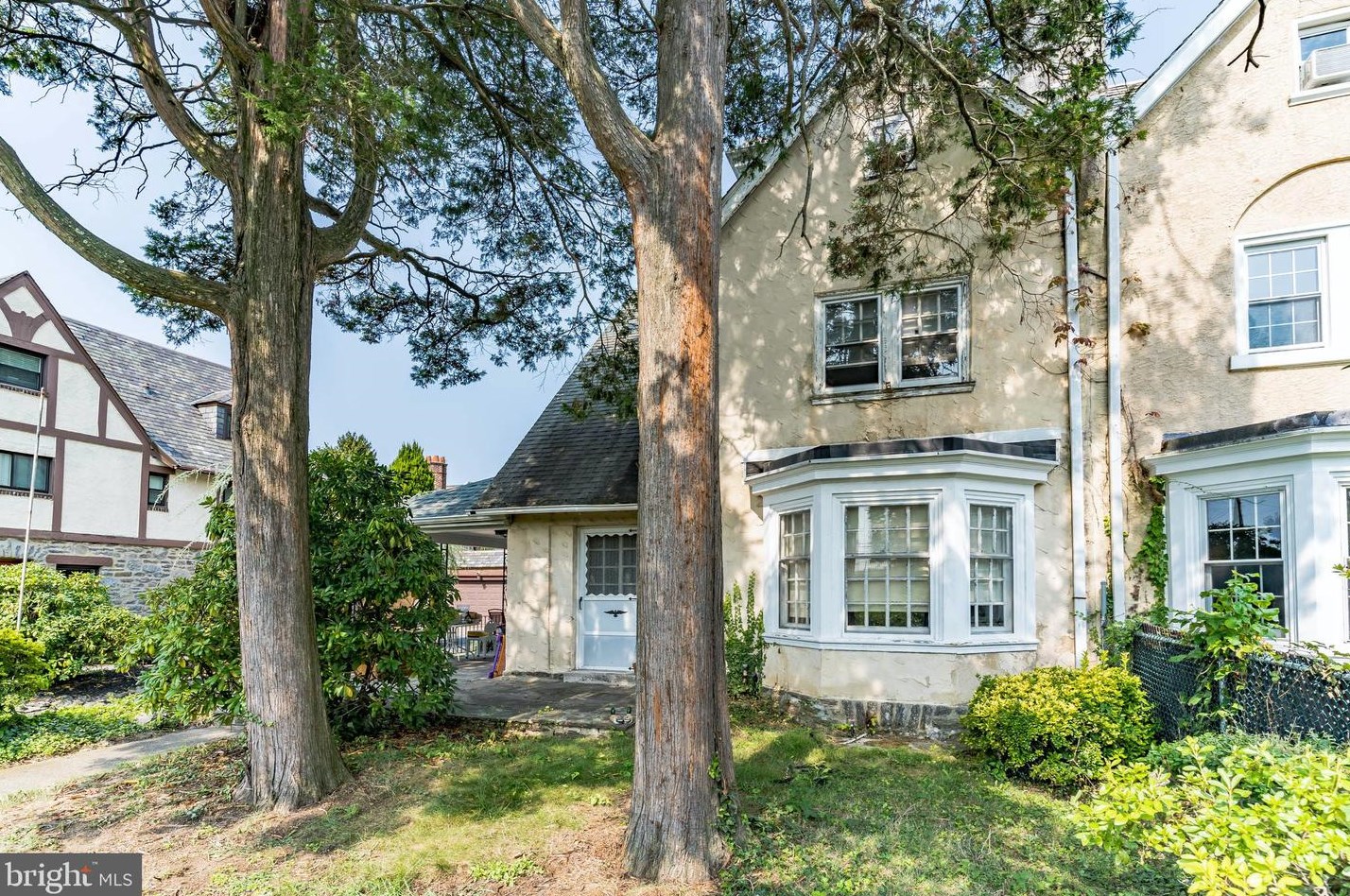 3223 Queen Ln, Philadelphia, PA 19129-1020