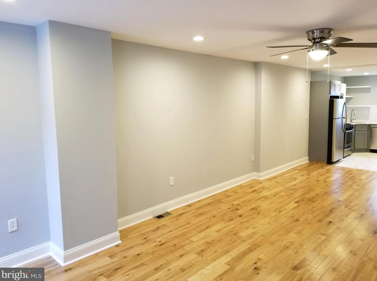 132 Mercy St, Philadelphia, PA 19148