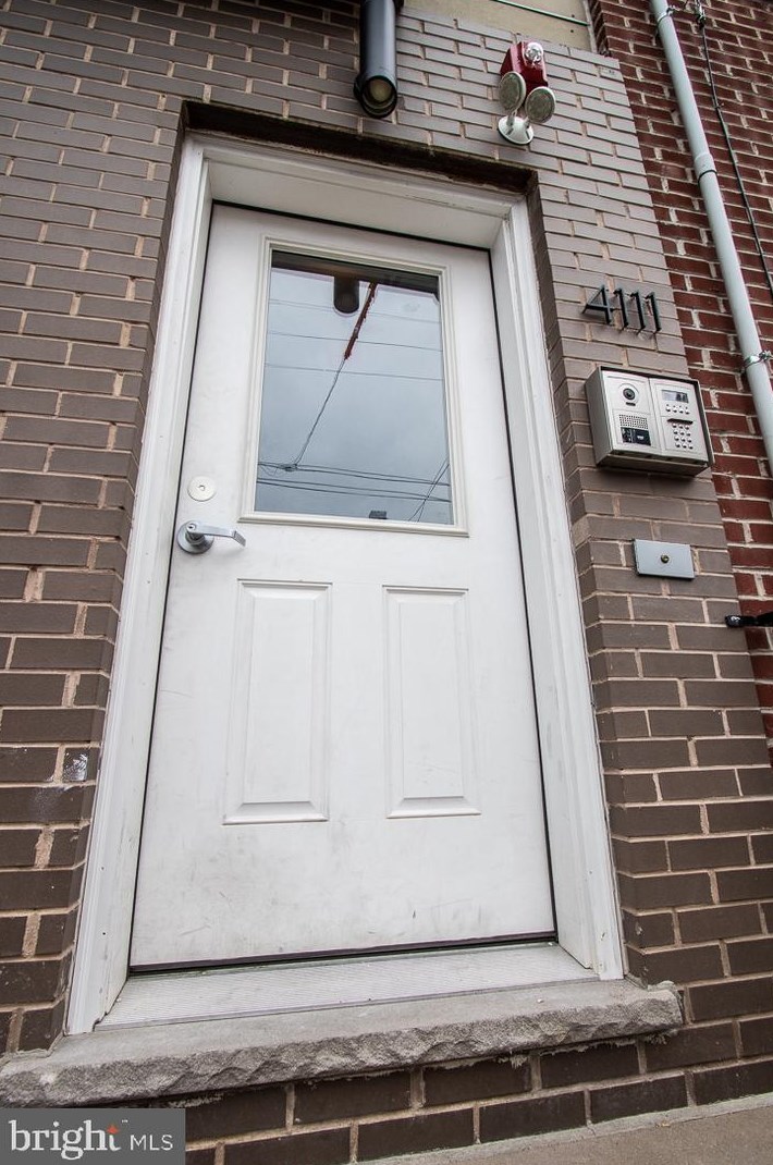 4111 Ludlow St #1r, Philadelphia, PA 19104