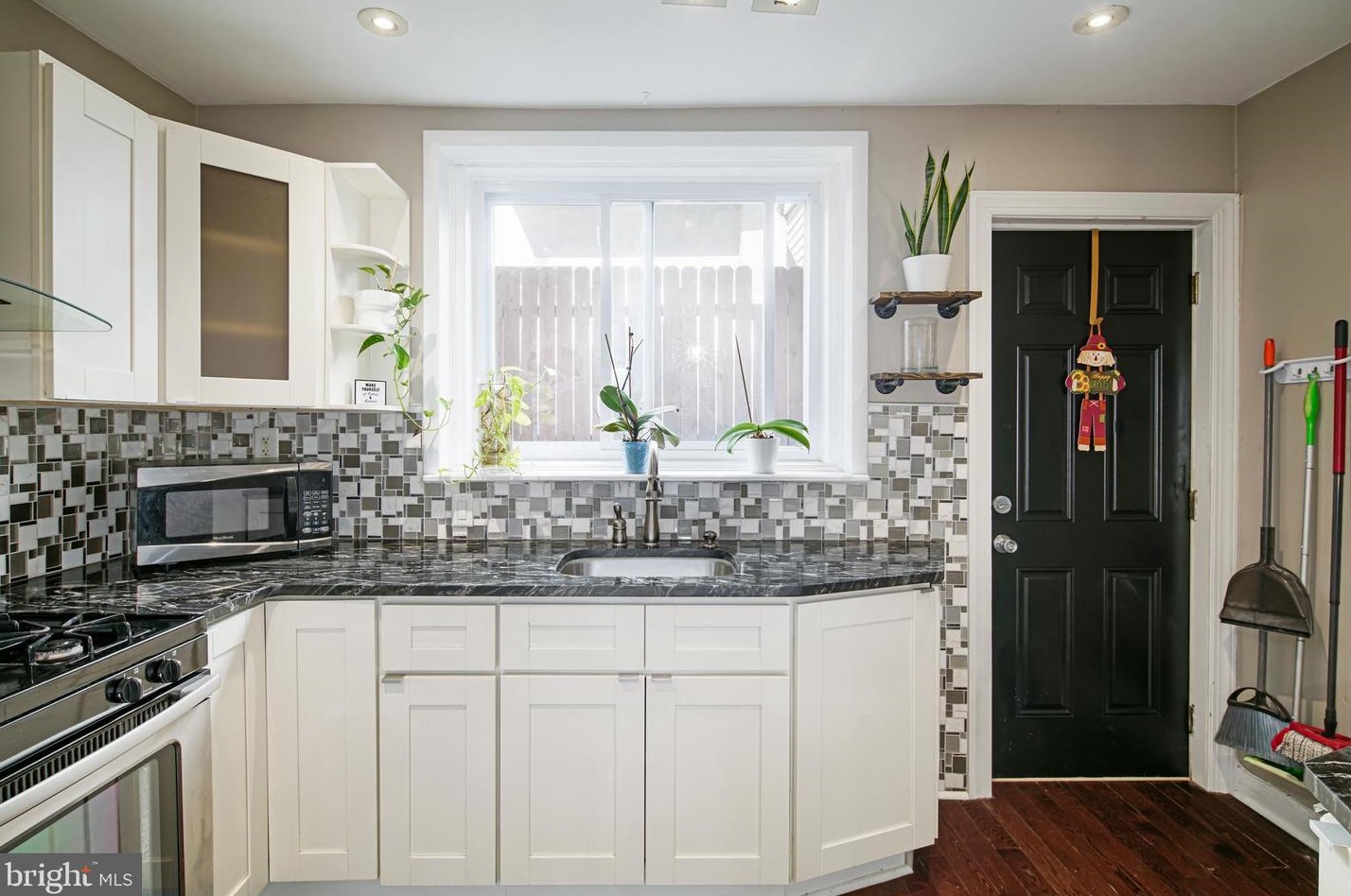 1826 Mutter St, Philadelphia PA  19122-2418 exterior