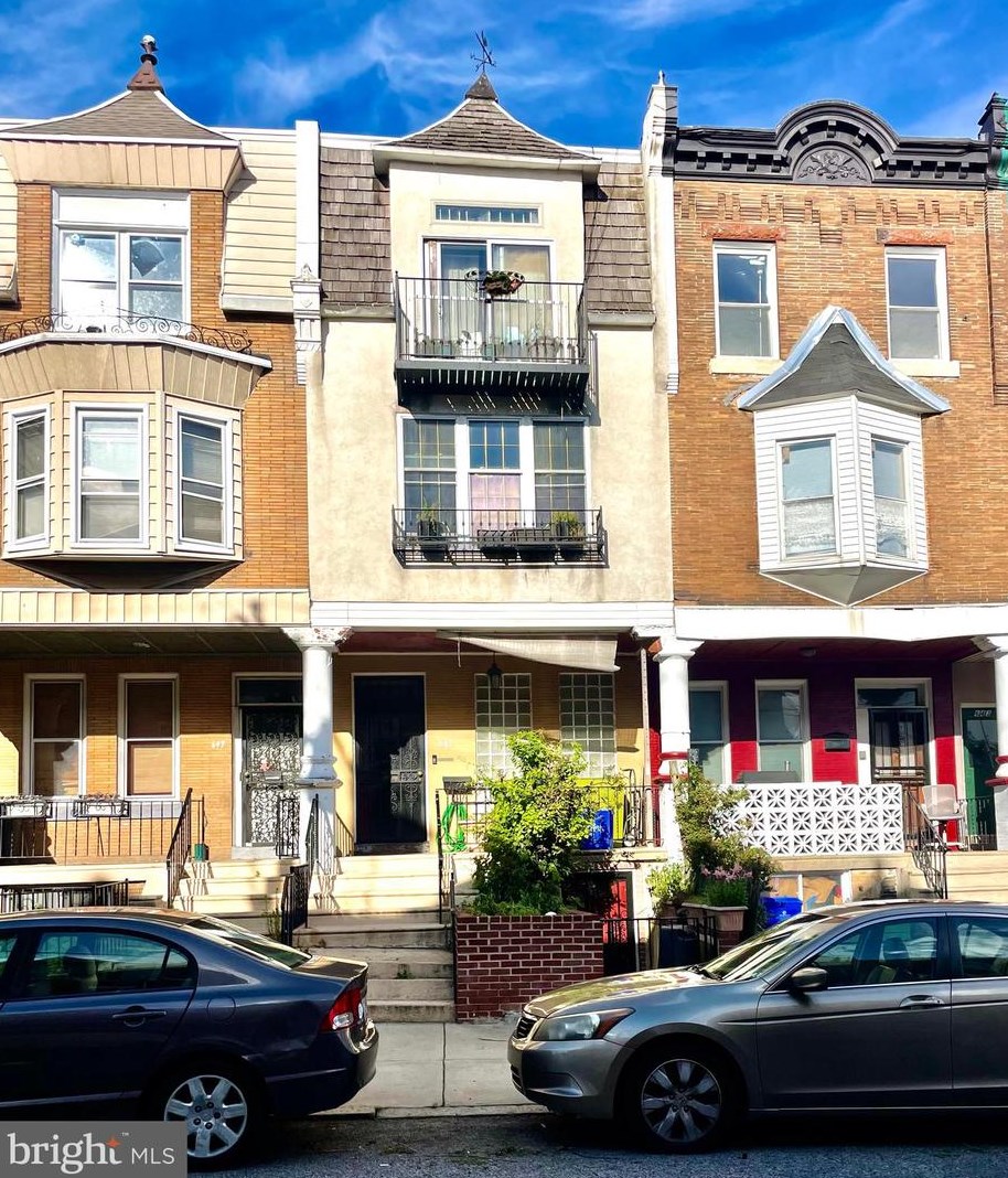 647 33rd St, Philadelphia, PA 19104-2042