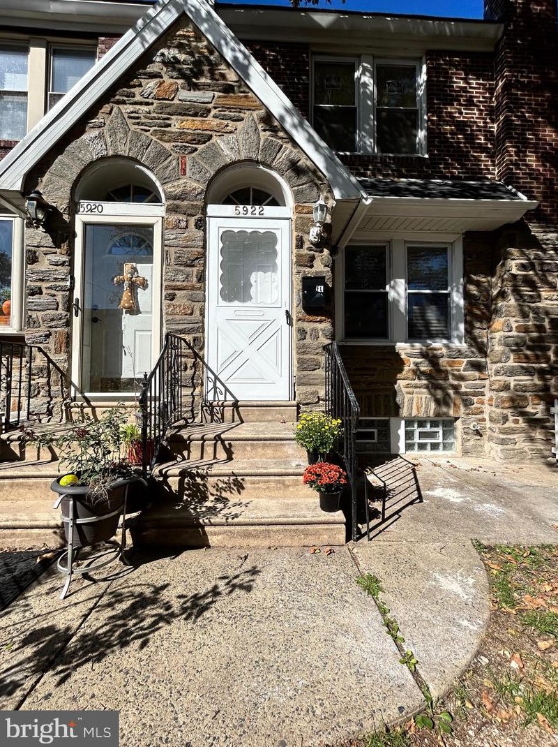 5922 Alma St, Philadelphia, PA 19149-3701
