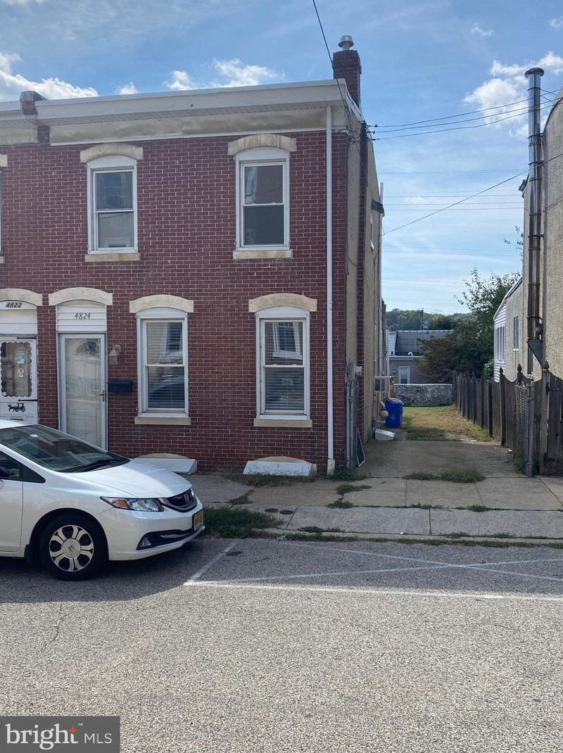 4824 Ogle St, Philadelphia, PA 19127-1905