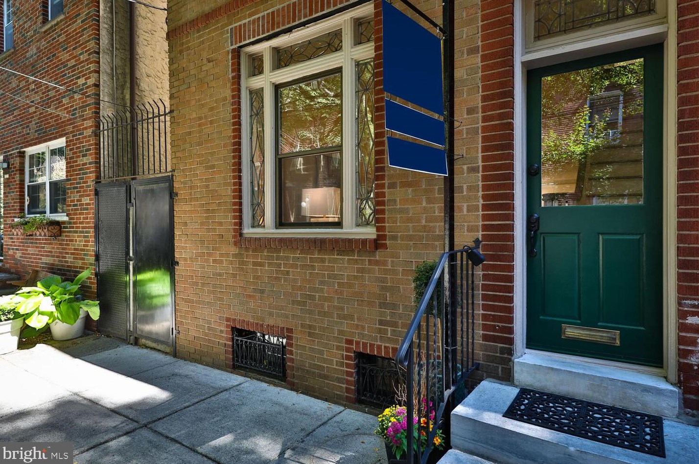 751 Warnock St, Philadelphia, PA 19123-1974