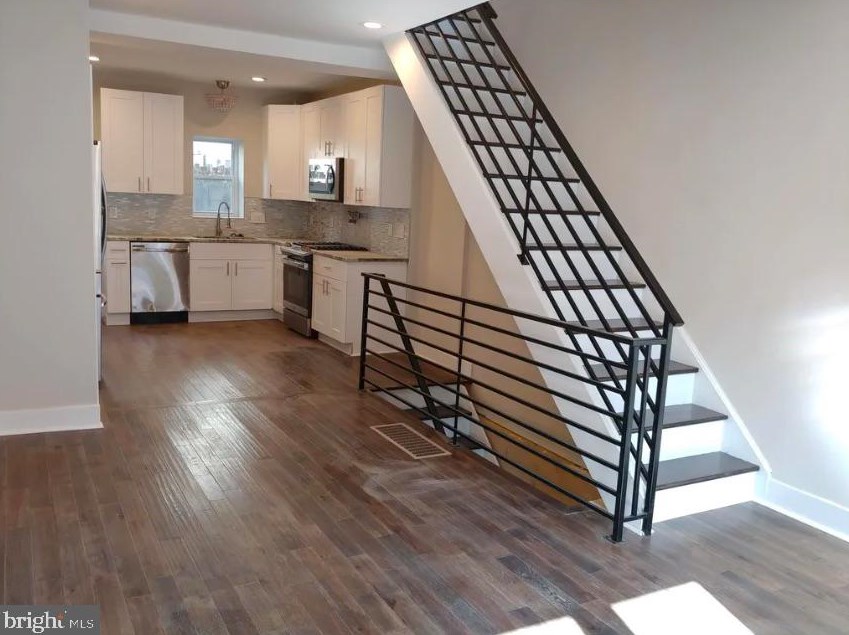 817 Watkins St, Philadelphia, PA 19148