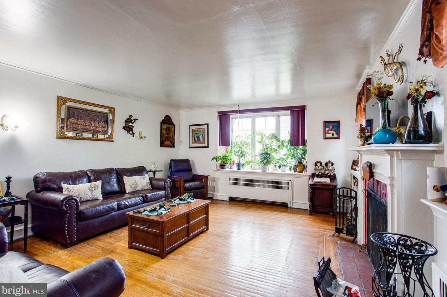 7832 Argus Rd, Philadelphia, PA 19150-1302