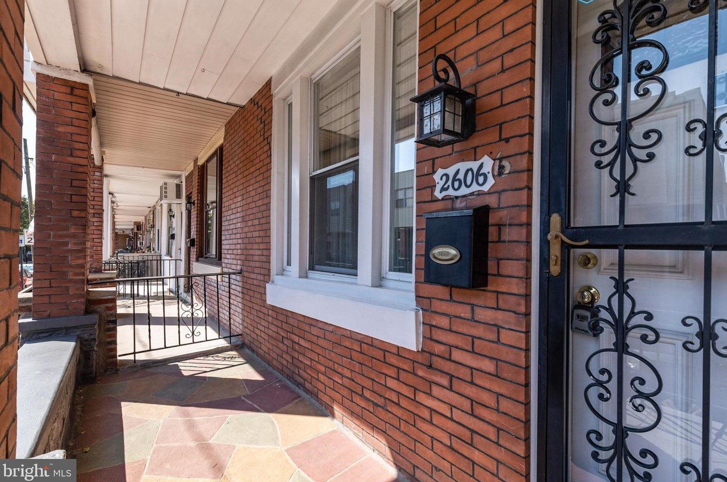 2606 Warnock St, Philadelphia, PA 19133-1626