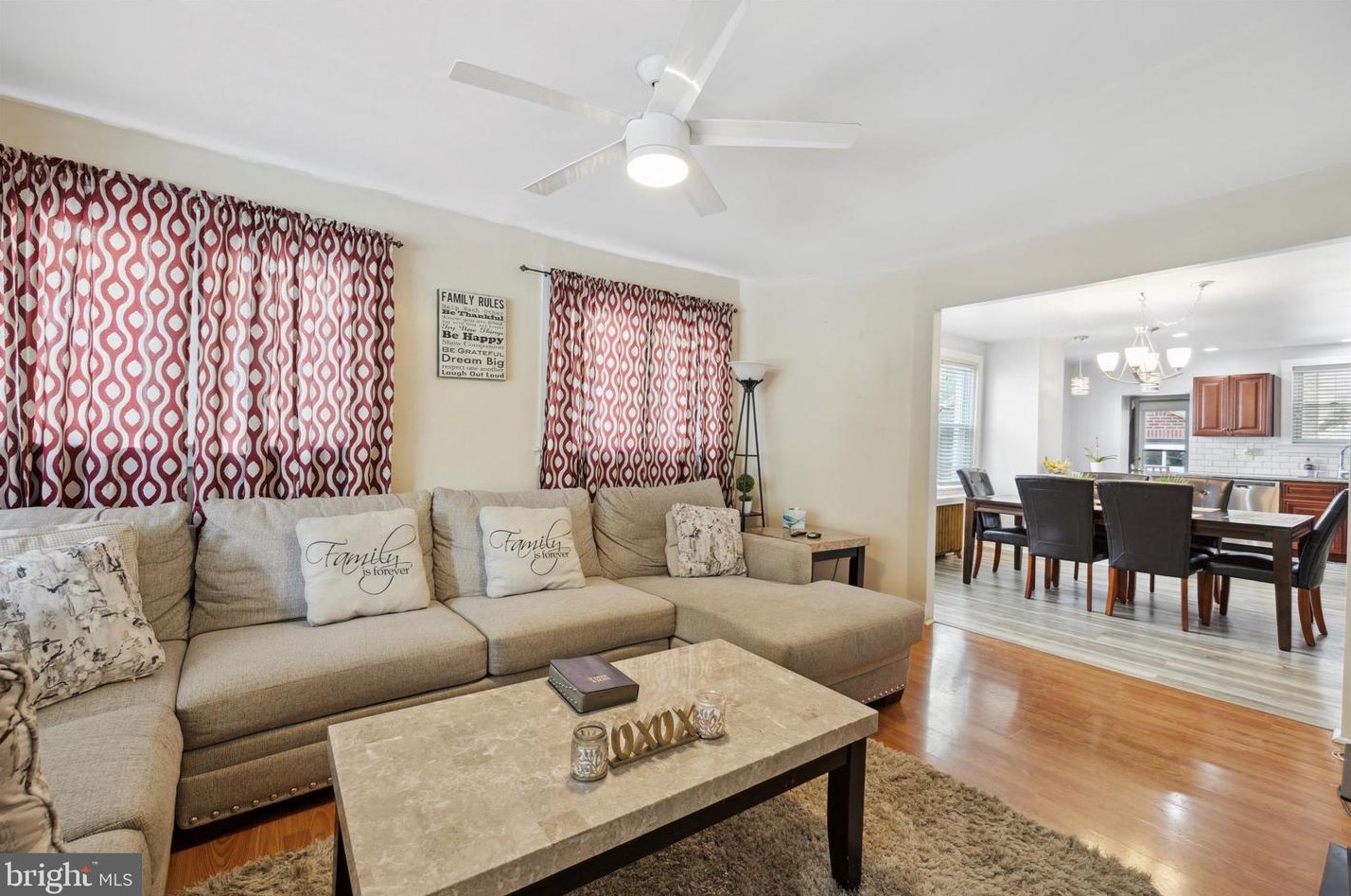 6815 Oakley St, Philadelphia, PA 19111-3914