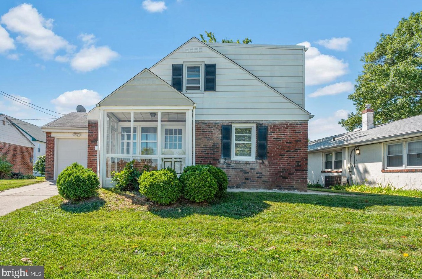2032 Lott St, Philadelphia, PA 19115-3339