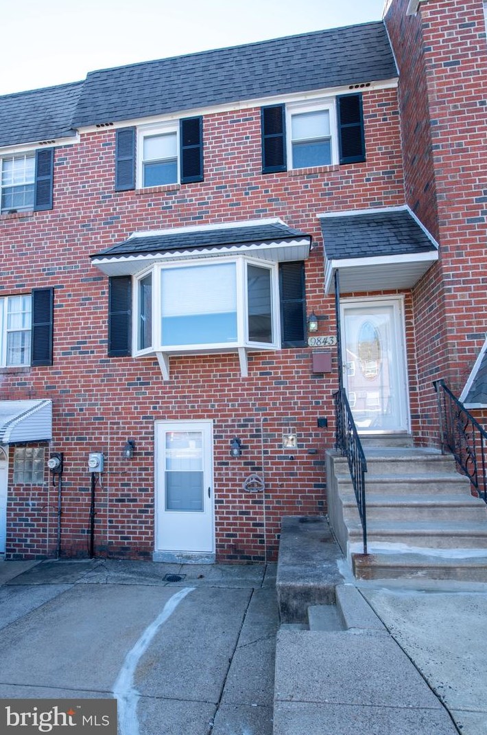 9843 Garvey Dr, Philadelphia, PA 19114-2115