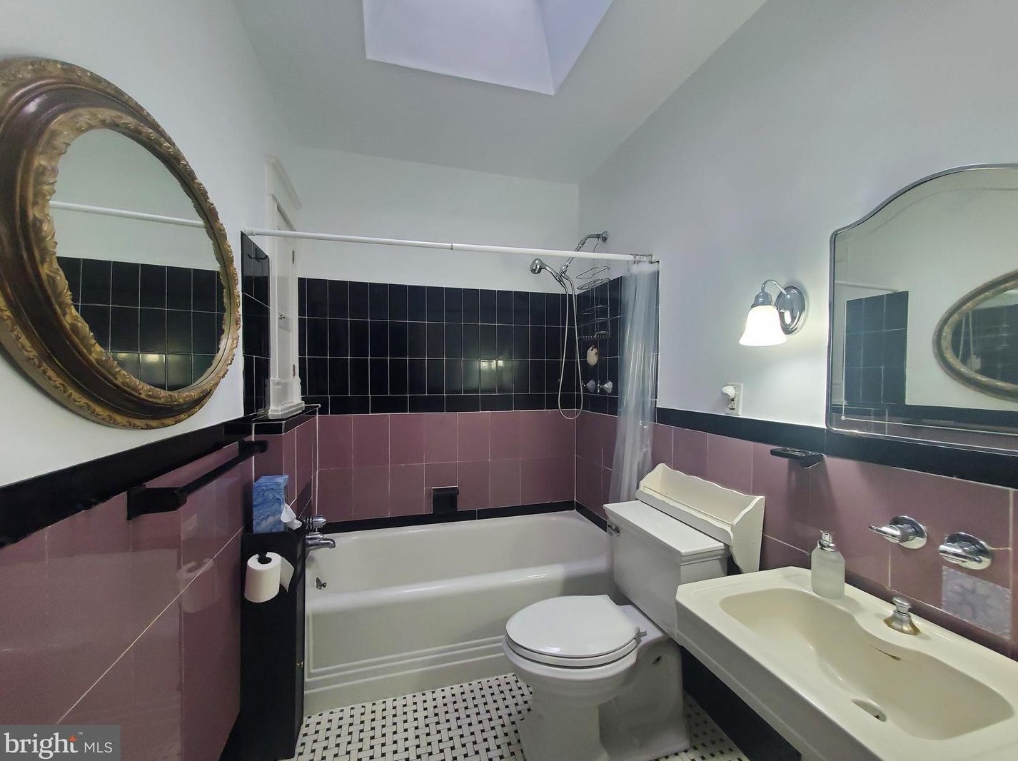 519 Wadsworth Ave, Philadelphia PA  19119-1132 exterior