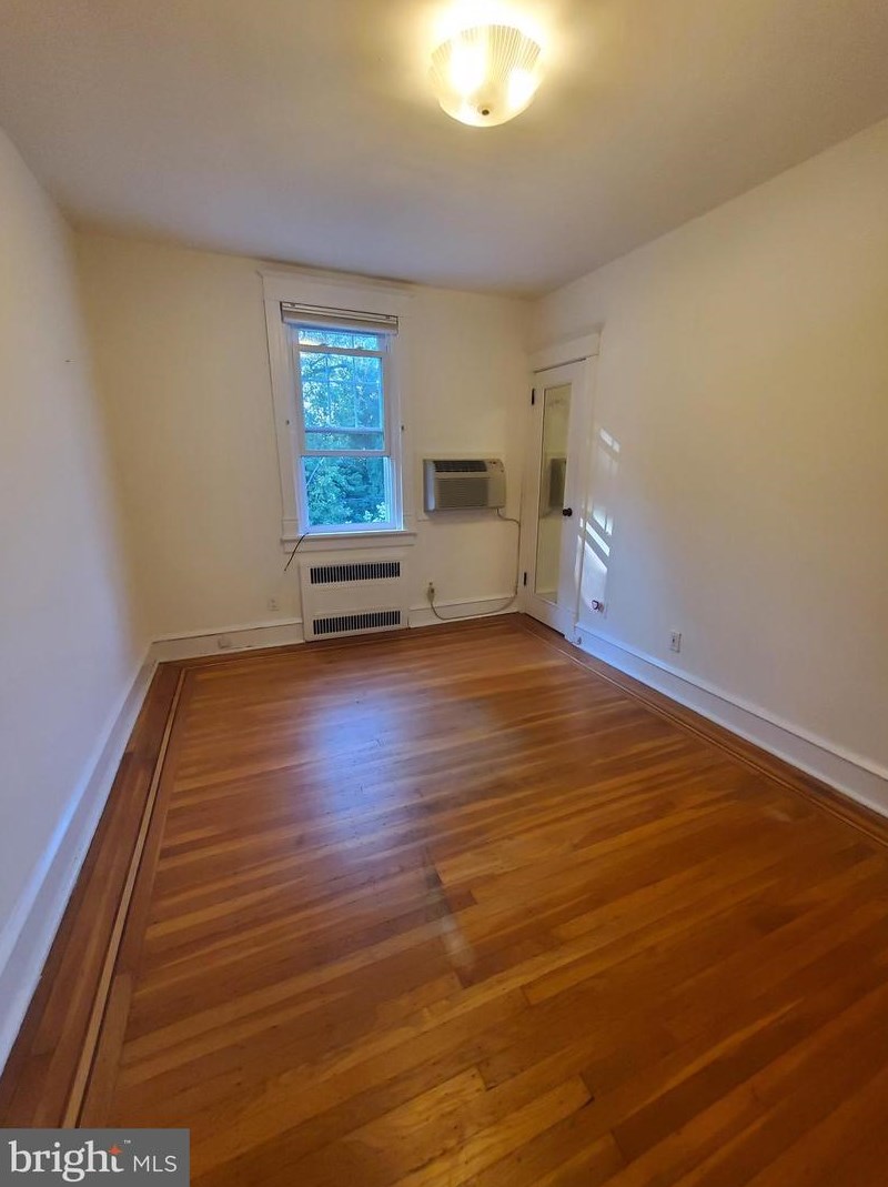519 Wadsworth Ave, Philadelphia PA  19119-1132 exterior