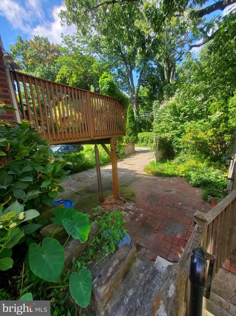 519 Wadsworth Ave, Philadelphia PA  19119-1132 exterior
