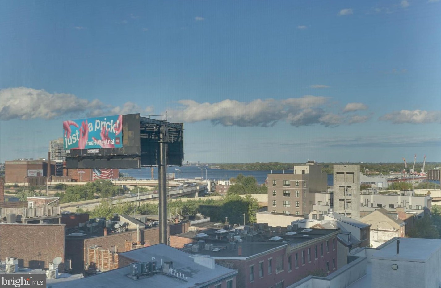 315 New St, Philadelphia PA  19106-1132 exterior