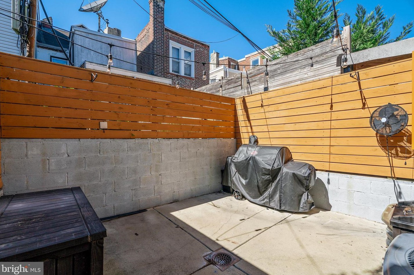 1328 Palethorp St, Philadelphia PA  19122-4512 exterior