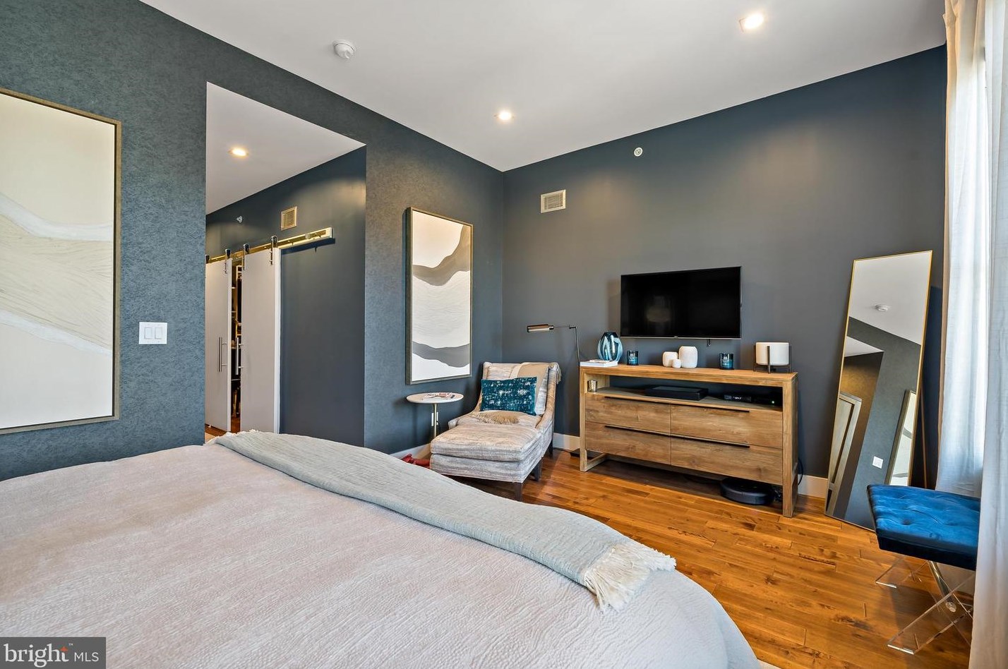 807 Taney St, Philadelphia PA 19130-1816 exterior