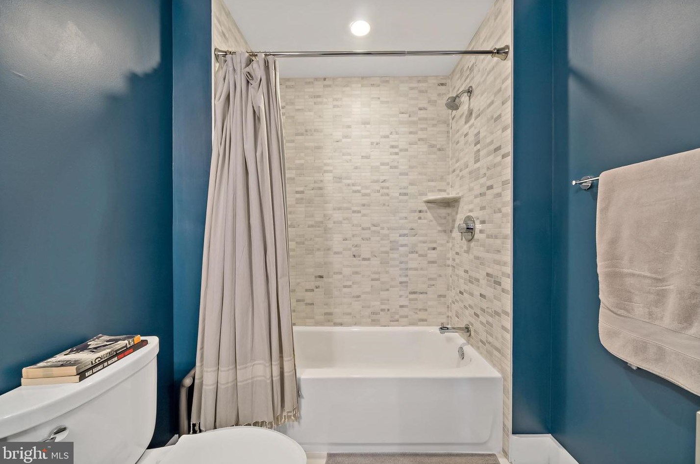 807 Taney St, Philadelphia PA 19130-1816 exterior