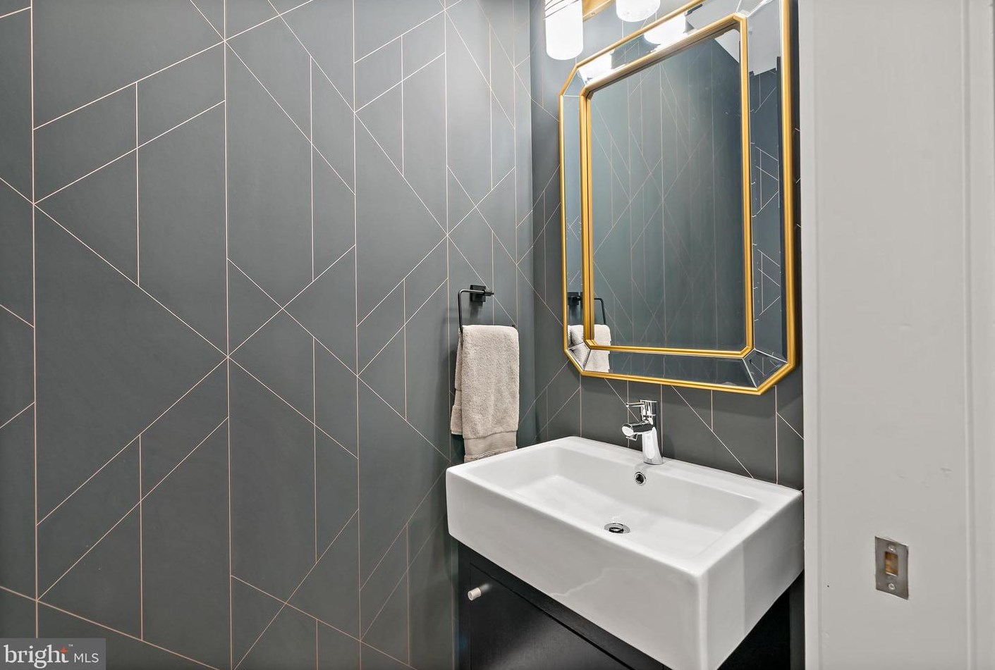 807 Taney St, Philadelphia PA 19130-1816 exterior