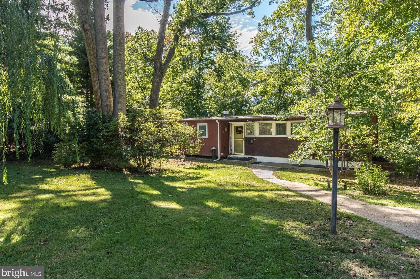 3 Longford St, Philadelphia, PA 19136-2028
