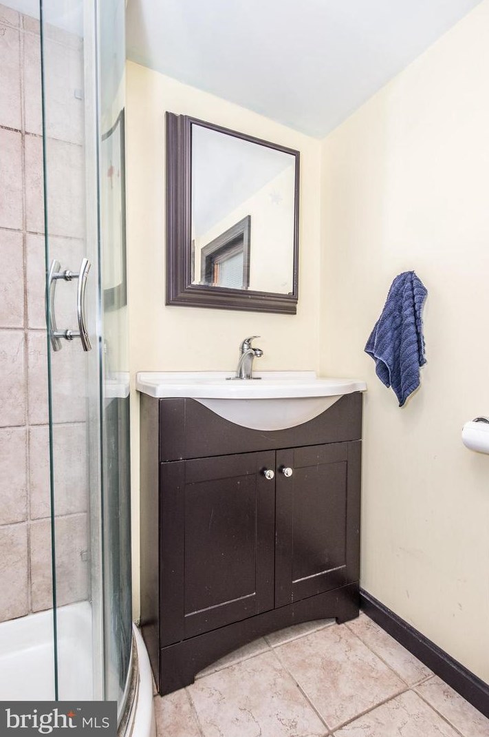 3 Longford St, Philadelphia PA 19136-2028 exterior