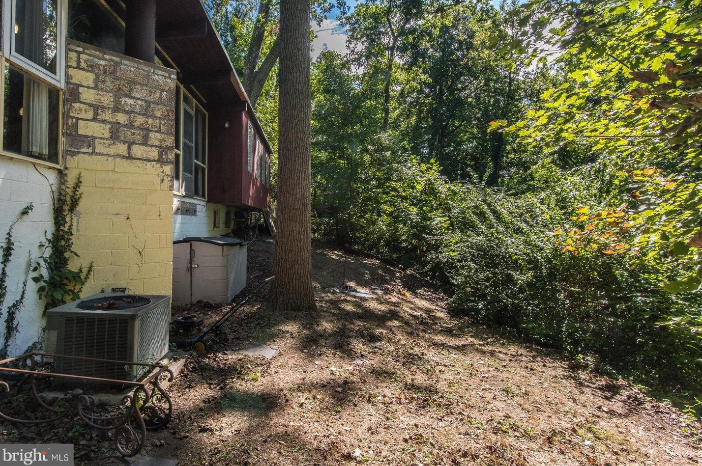 3 Longford St, Philadelphia PA 19136-2028 exterior