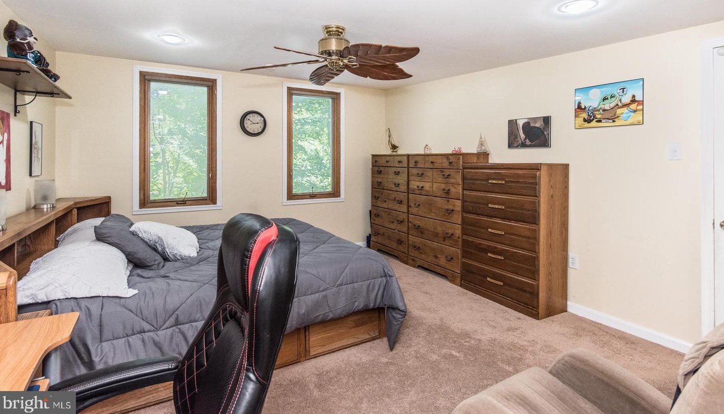 3 Longford St, Philadelphia PA 19136-2028 exterior