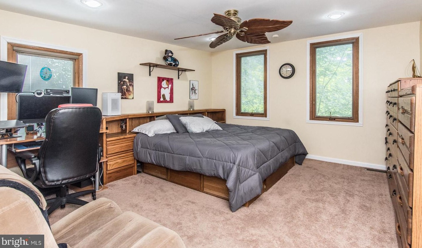 3 Longford St, Philadelphia PA 19136-2028 exterior