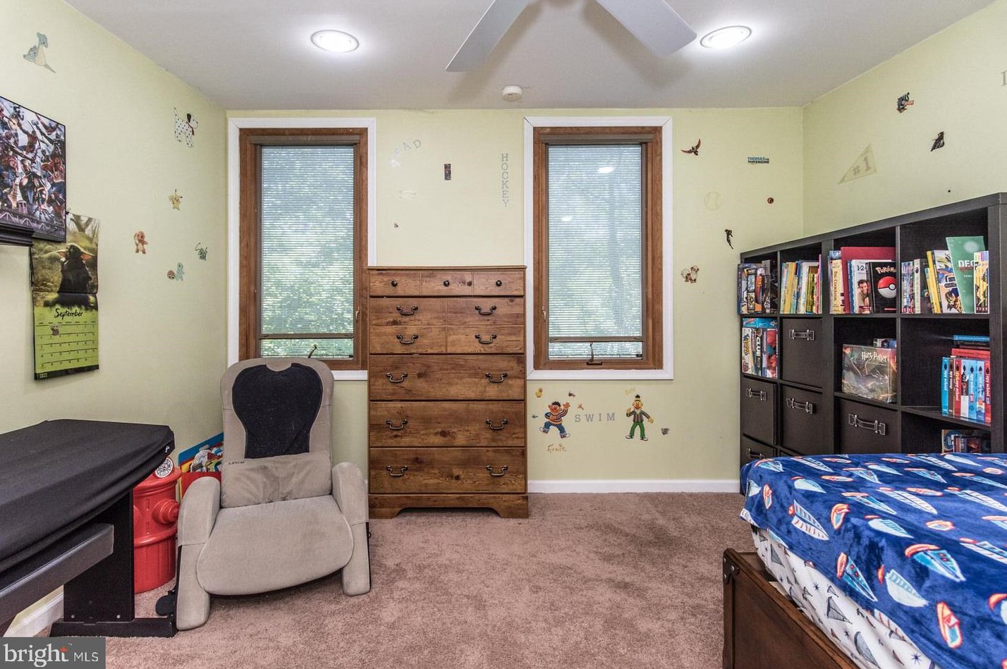 3 Longford St, Philadelphia PA 19136-2028 exterior