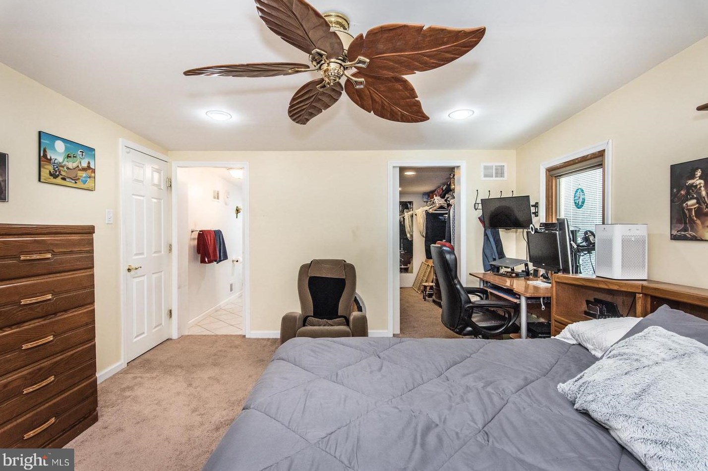 3 Longford St, Philadelphia PA 19136-2028 exterior