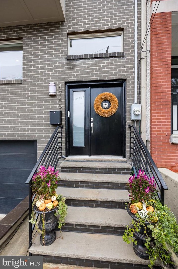 4745 Sheldon St, Philadelphia PA  19127-1009 exterior