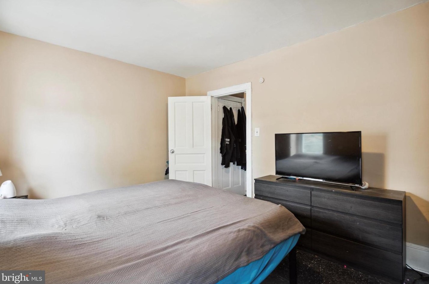 220 Fisher Ave, Philadelphia PA 19141-4016 exterior